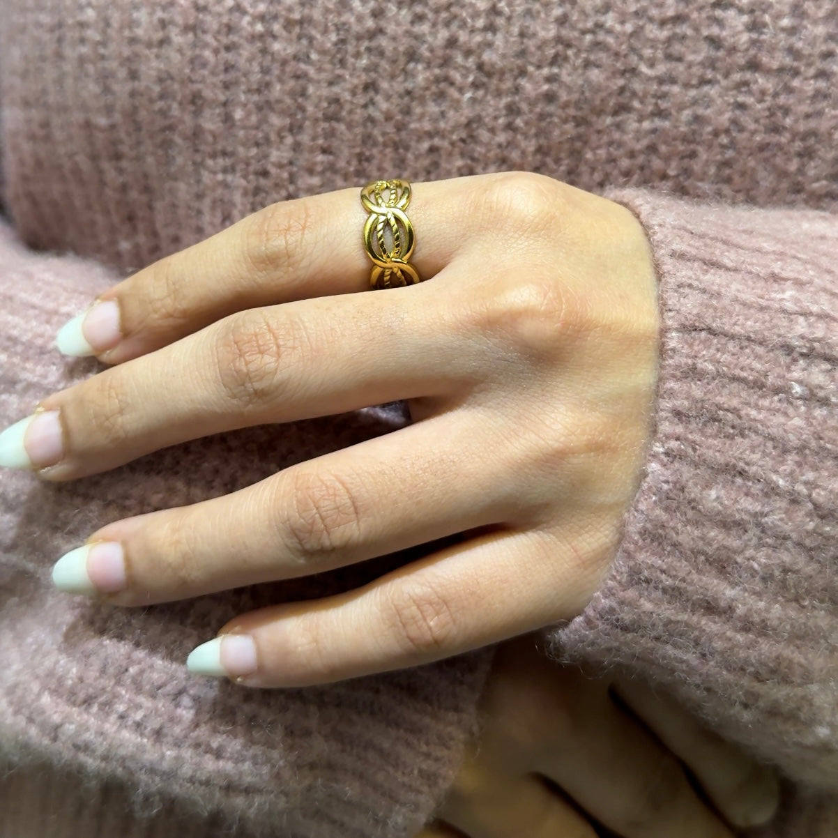 Linked chain model ring