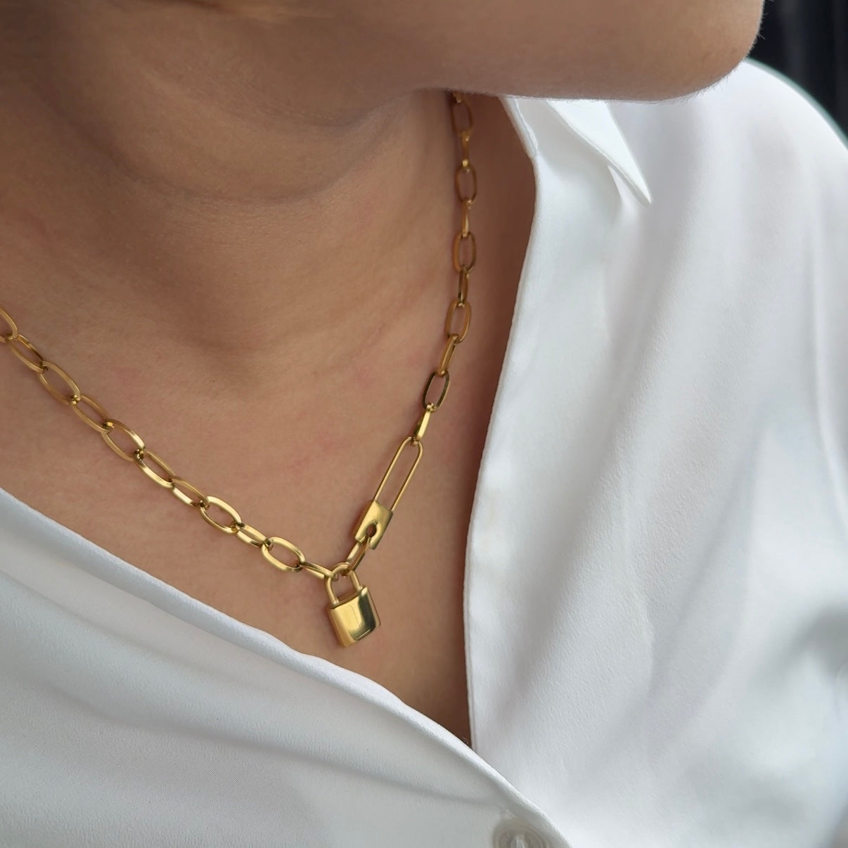 Locker pendant necklace