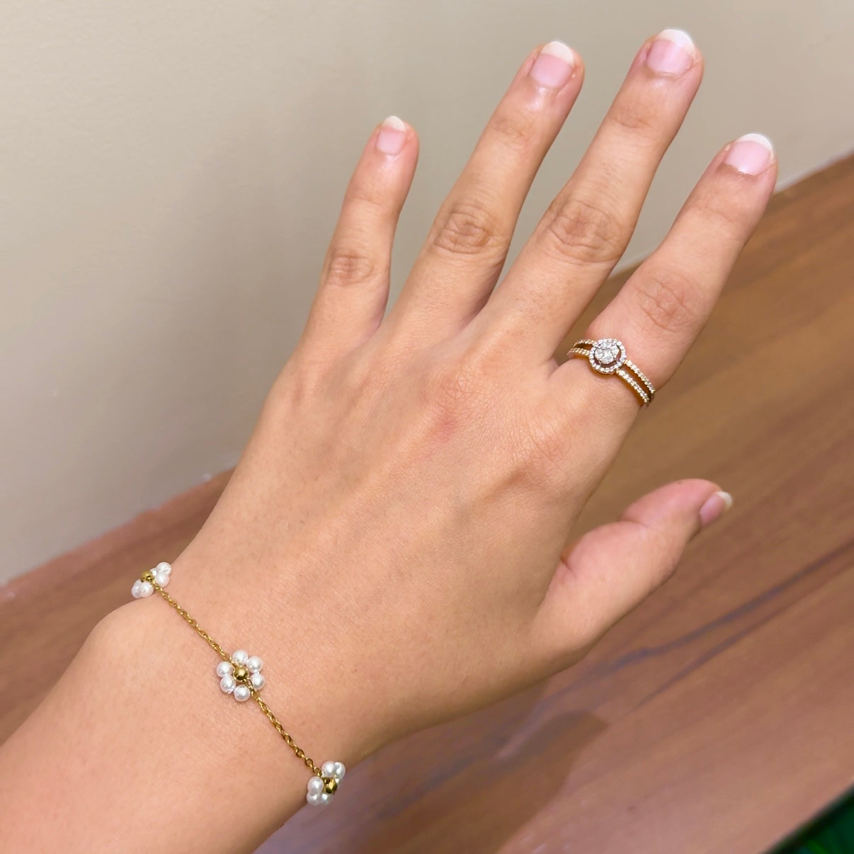 White flora bracelet