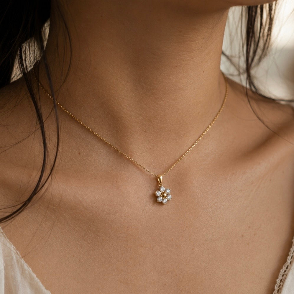 Daisy Bloom necklace (white)