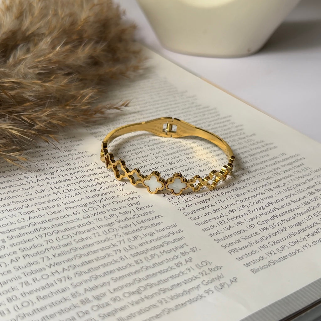 Clover Link Bangle