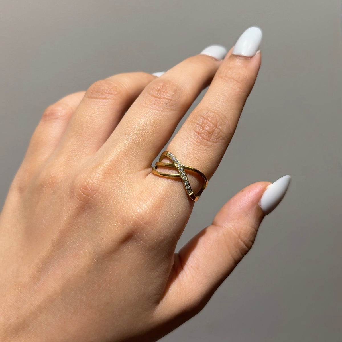 Amora Cross Ring