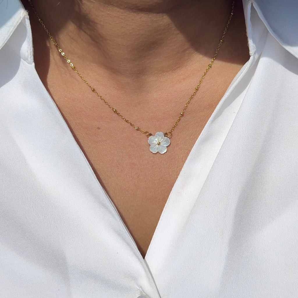 Daisy-flower necklace