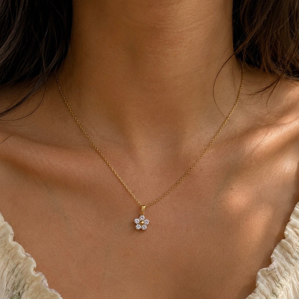 Daisy Bloom necklace (white)