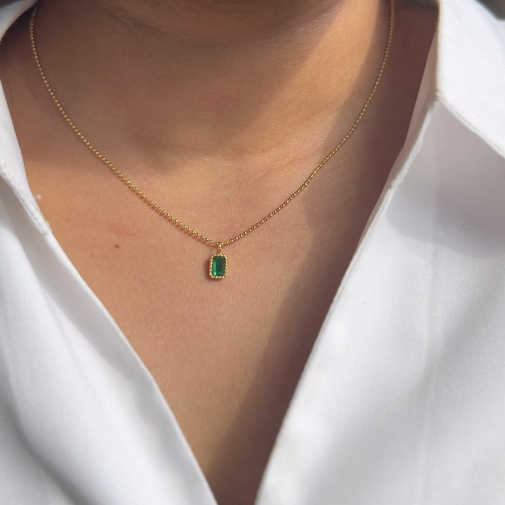 Minimal emerald pendant necklace