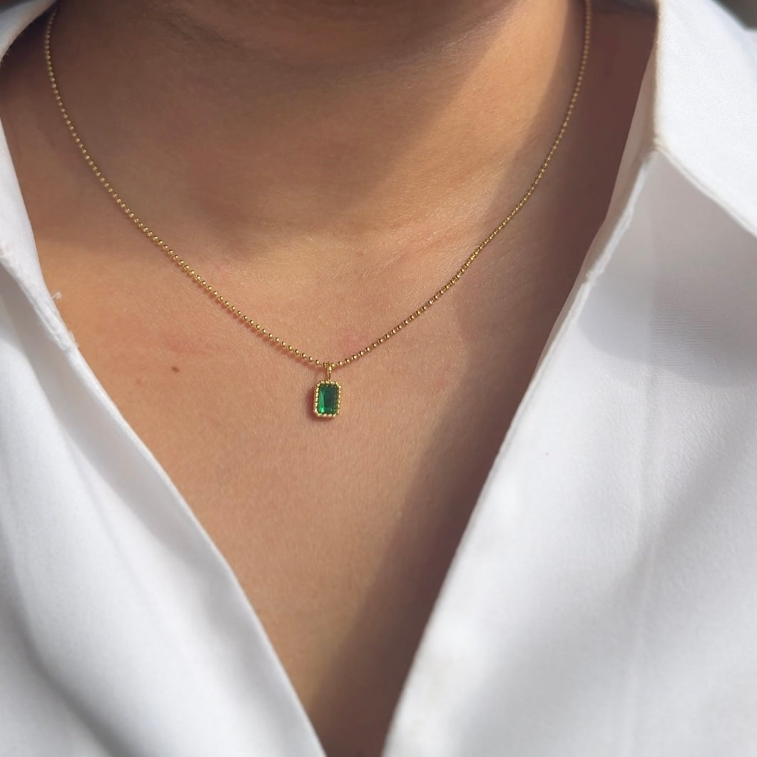 Minimal emerald pendant necklace