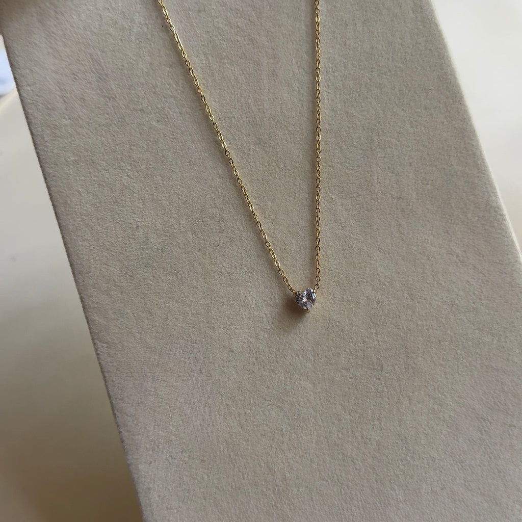 Lune mini heart necklace