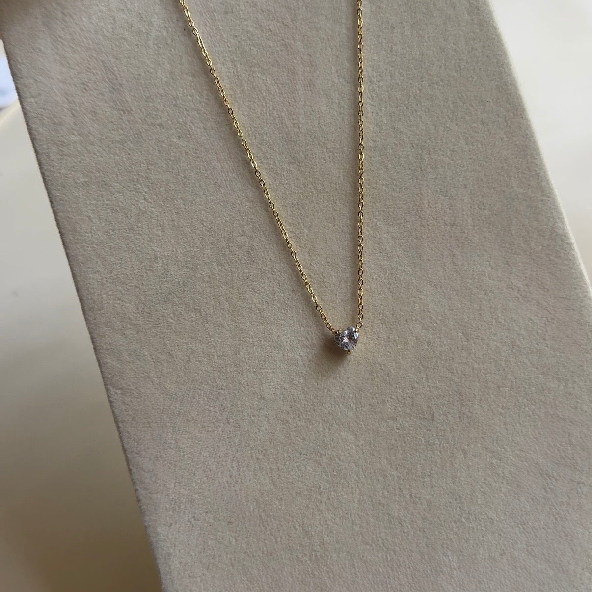 Lune mini heart necklace