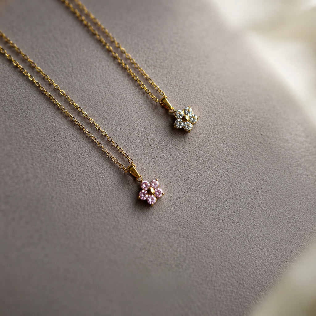 Daisy Bloom necklace (white)