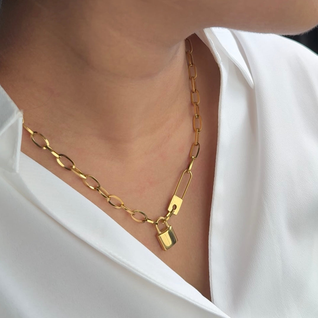 Locker pendant necklace