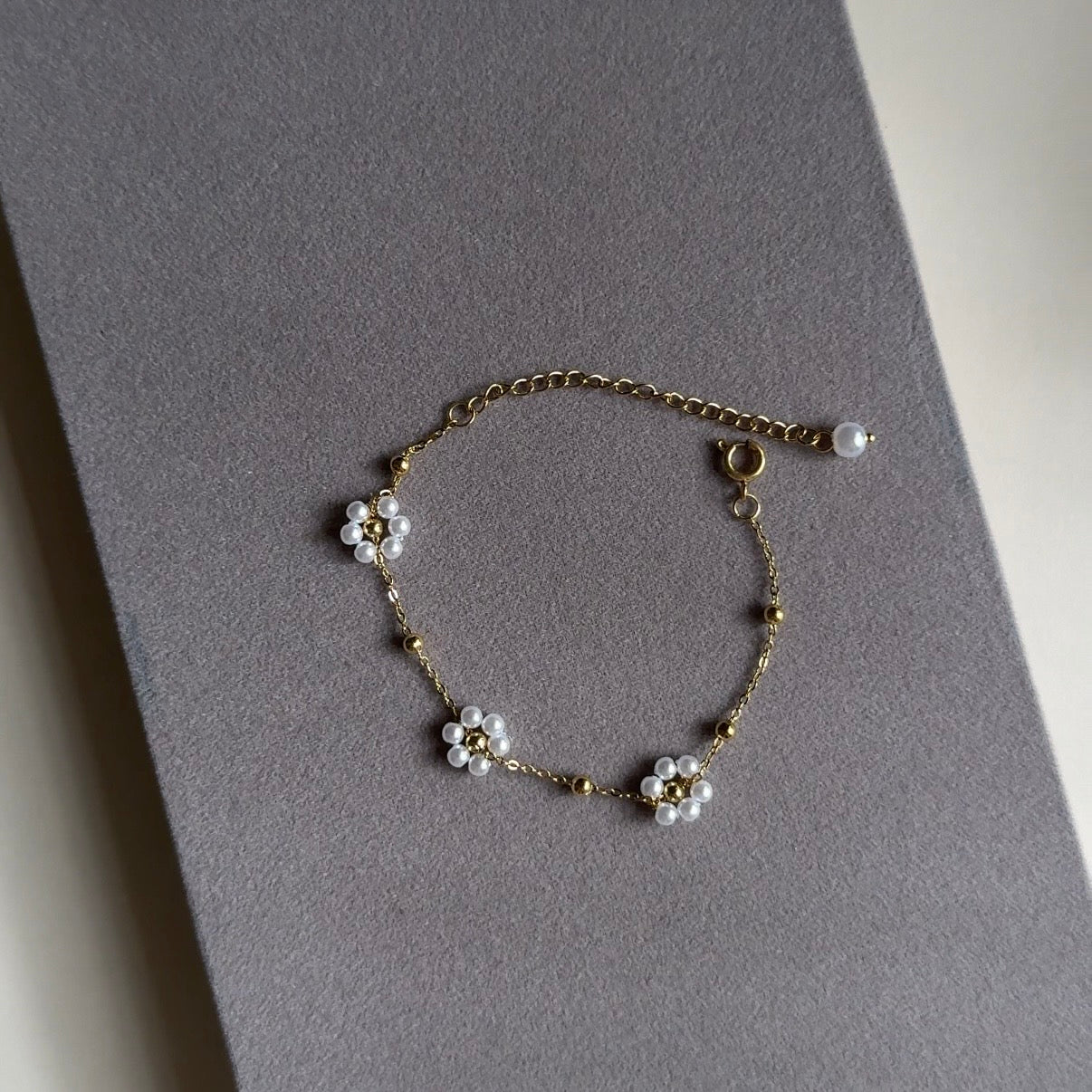 Flowerlit bracelet