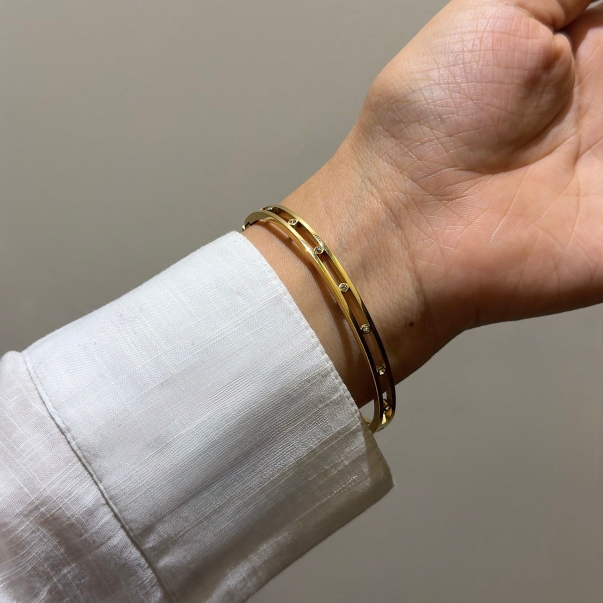 Aurora line bangle