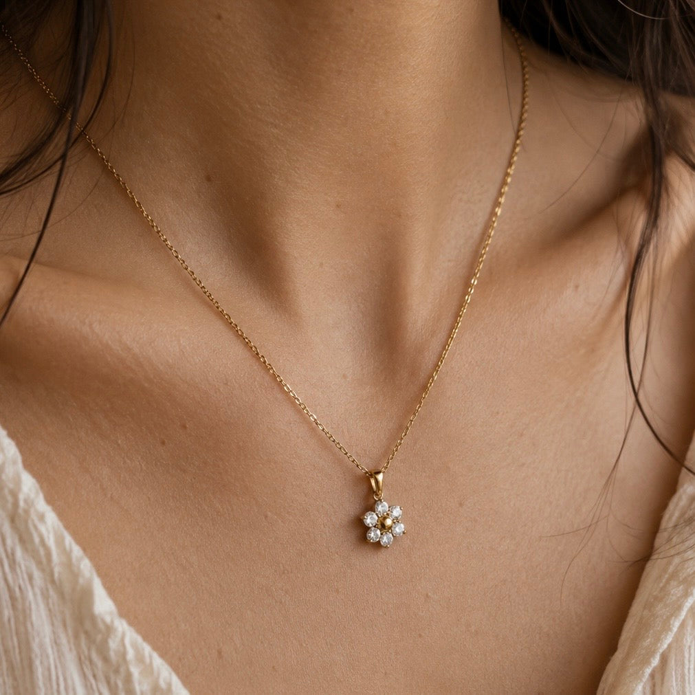 Daisy Bloom necklace (white)