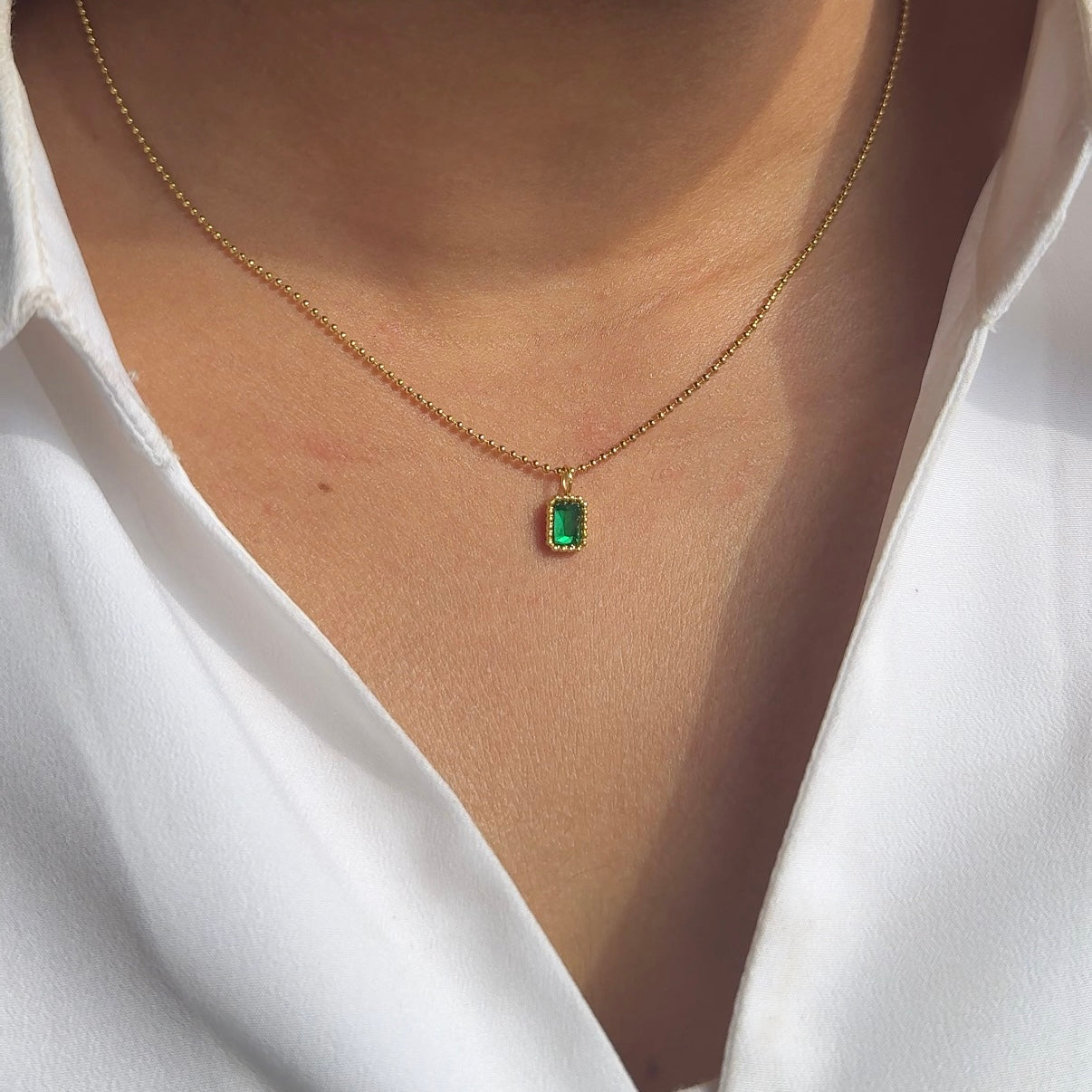 Minimal emerald pendant necklace