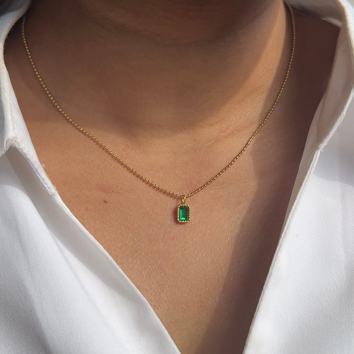 Minimal emerald pendant necklace